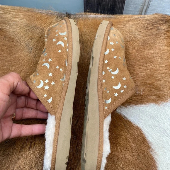 Womens UGG winter slippers size 6 chexk them out very nice thanks 🙏 - Picture 9 of 9
